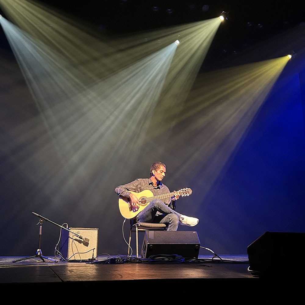 Guitarist plays at Fusion Beats